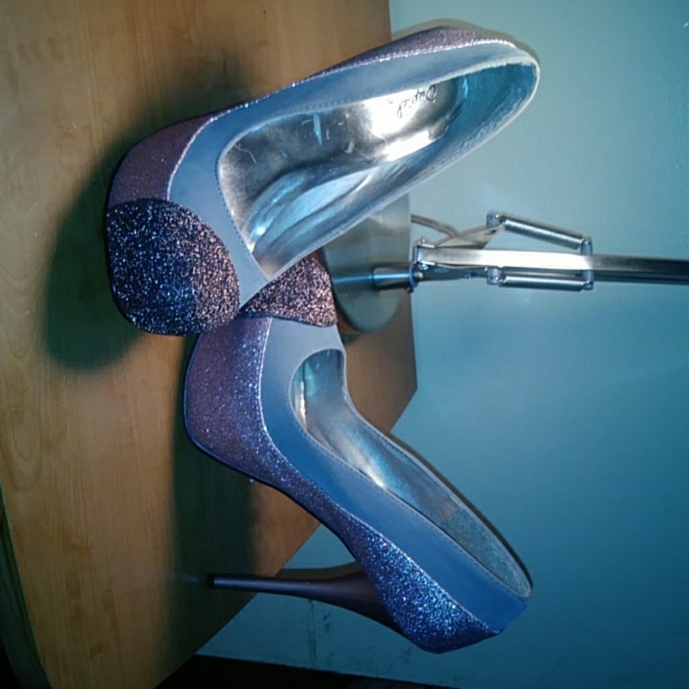 Heels - Picture 3 of 3